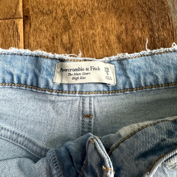 Abercrombie & Fitch The Mom Short High Rise - Picture 3 of 3